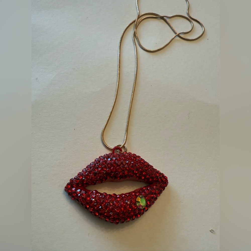 Red Crystal Lip Pendant Necklace